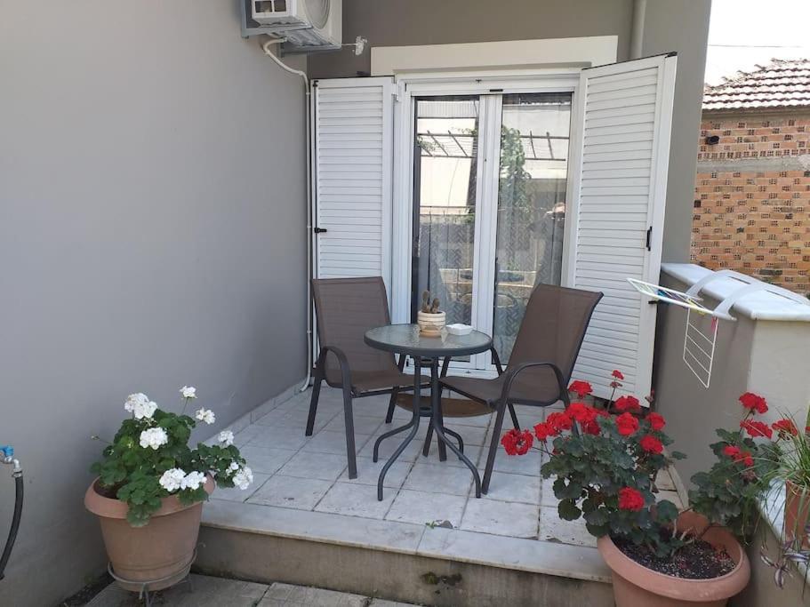 Χαίρε, Ξεΐνε, Παρ' Αμμι Φιλησεαι Apartment Trikala  Exterior photo