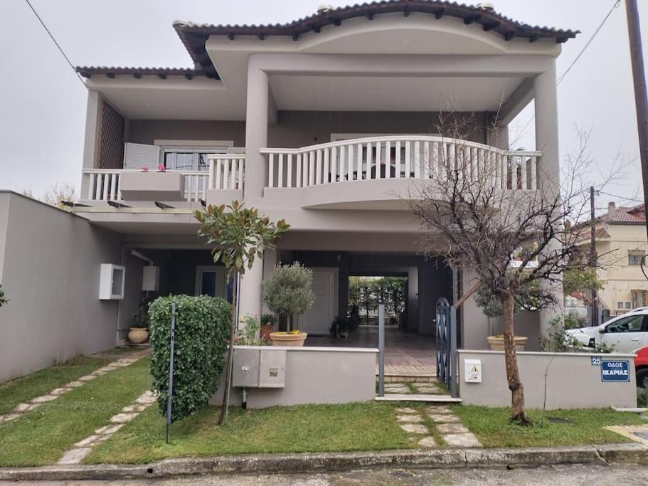Χαίρε, Ξεΐνε, Παρ' Αμμι Φιλησεαι Apartment Trikala  Exterior photo