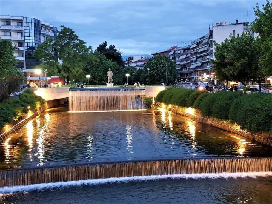 Χαίρε, Ξεΐνε, Παρ' Αμμι Φιλησεαι Apartment Trikala  Exterior photo